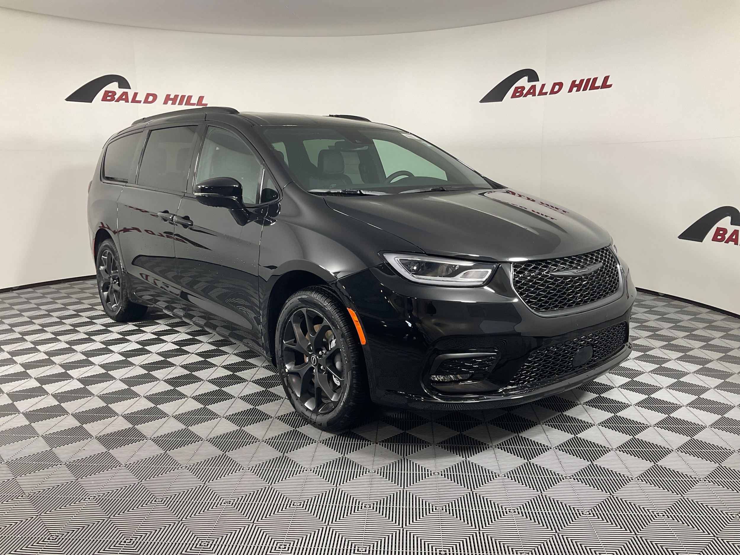2026 Chrysler Pacifica Select AWD's photo