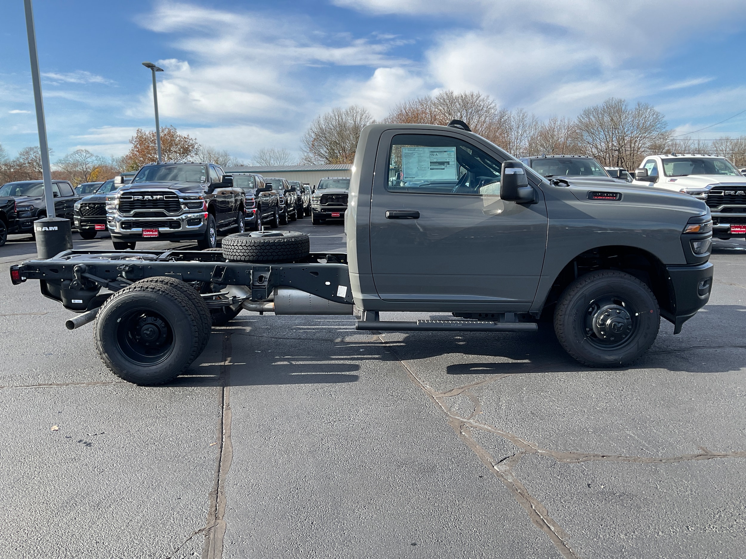 2026 RAM 3500 Chassis Tradesman - Photo 7