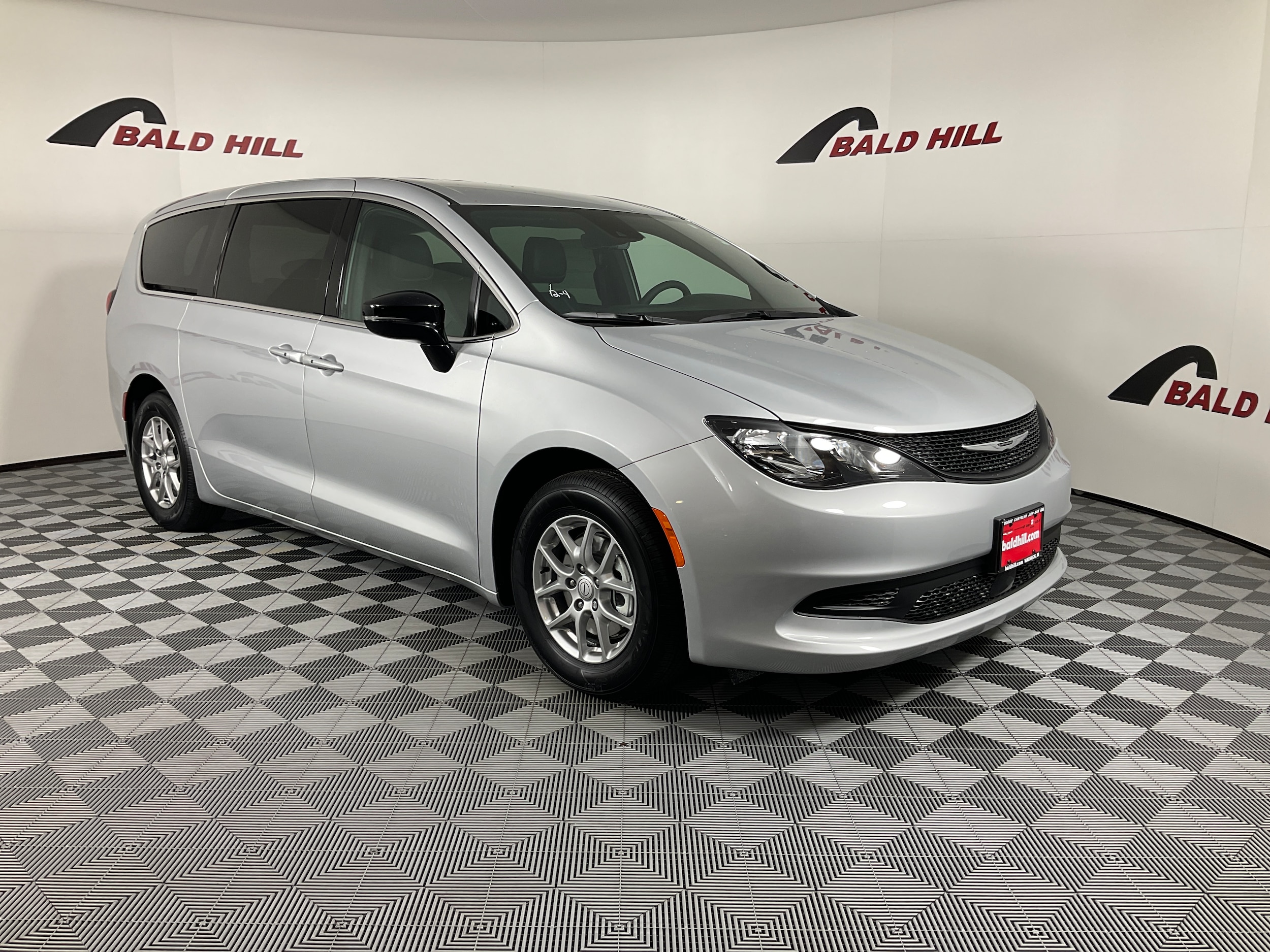 2026 Chrysler Voyager LX's photo