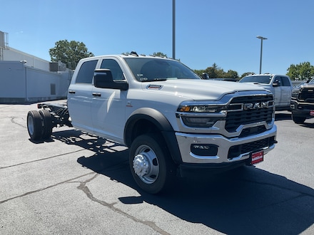 2025 Ram 5500 Chassis Cab 5500 TRADESMAN CHASSIS CREW CAB 4X4 84' CA Pickup