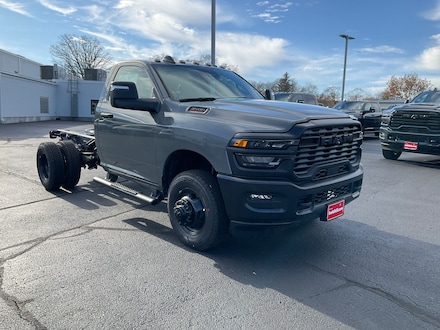 2026 Ram 3500 Chassis Cab TRADESMAN  REGULAR  4X4 60' CA Pickup