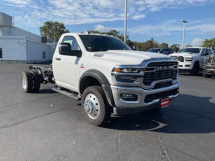 2026 Ram 5500 Chassis Cab 5500 TRADESMAN CHASSIS REGULAR CAB 4X4 84' CA Pickup