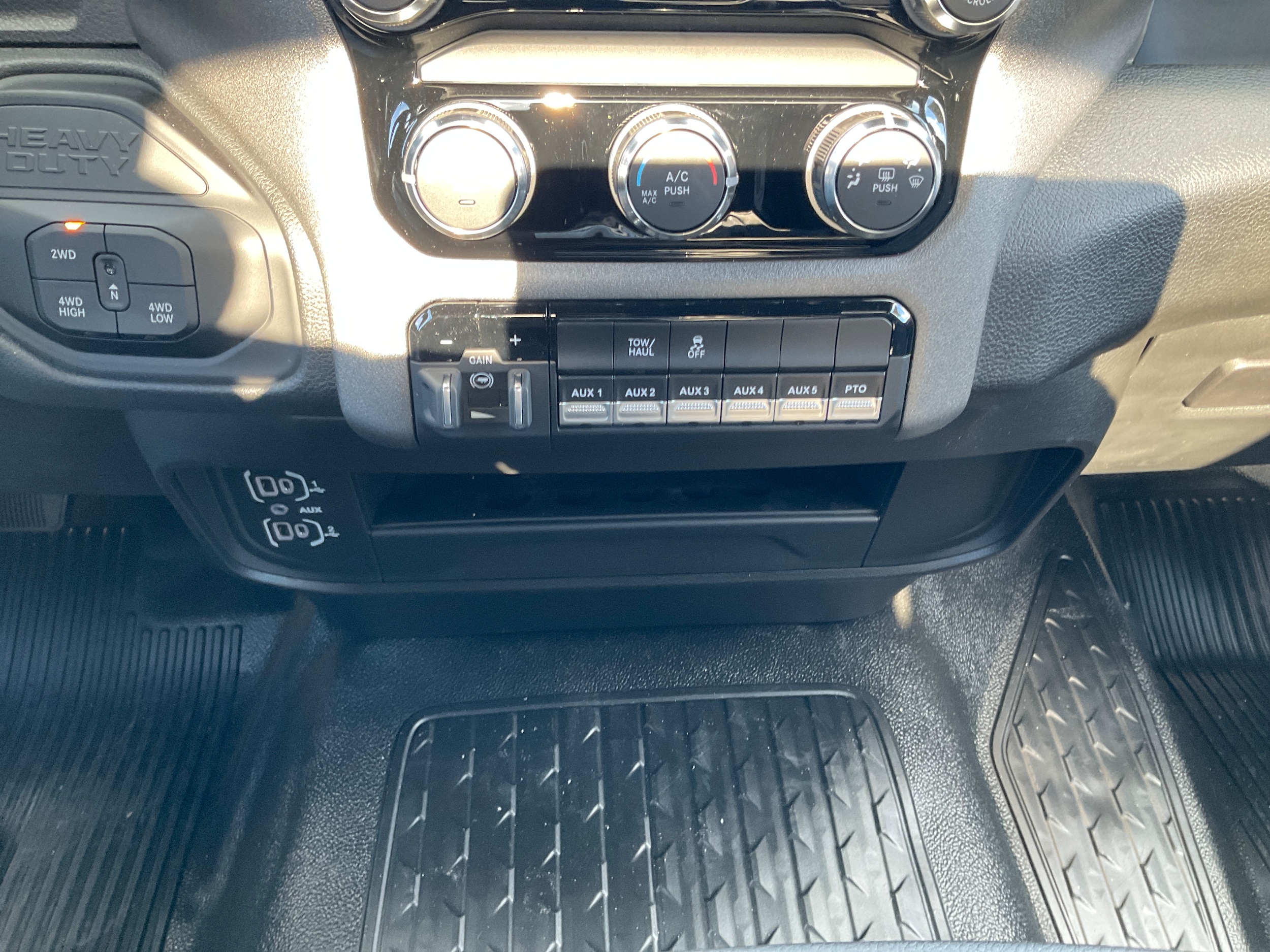 2026 RAM 3500 Chassis Tradesman - Photo 10