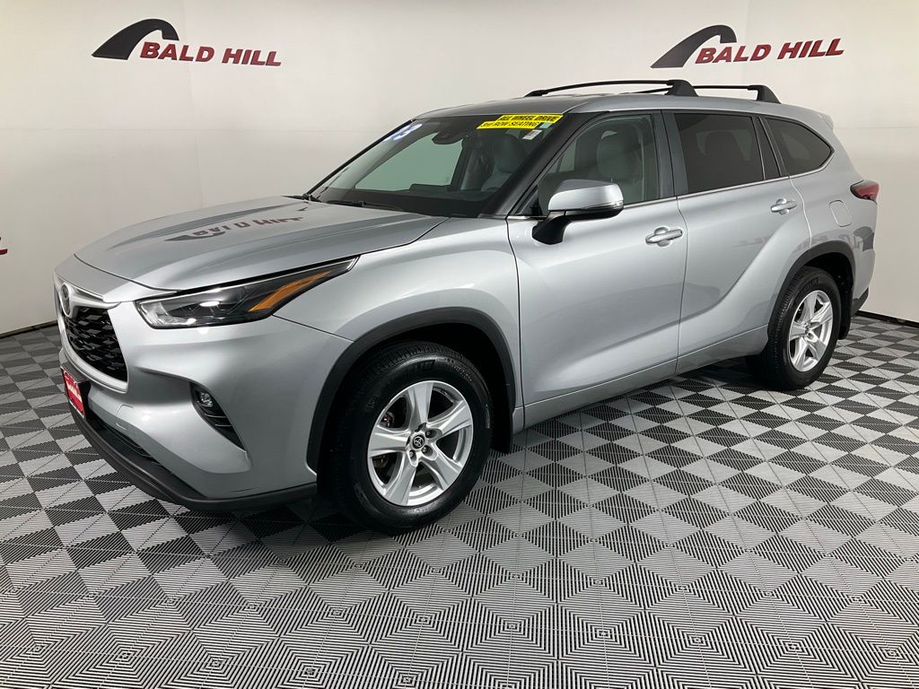2023 Toyota Highlander L photo 3
