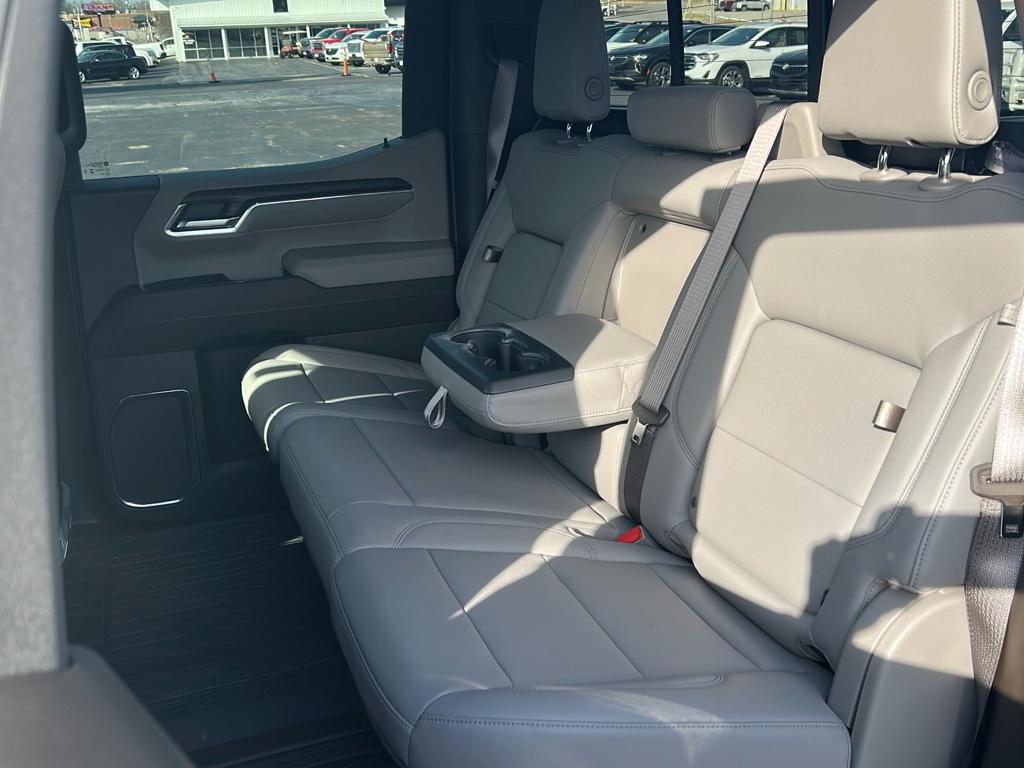 2024 GMC Sierra 1500 SLT - Photo 20