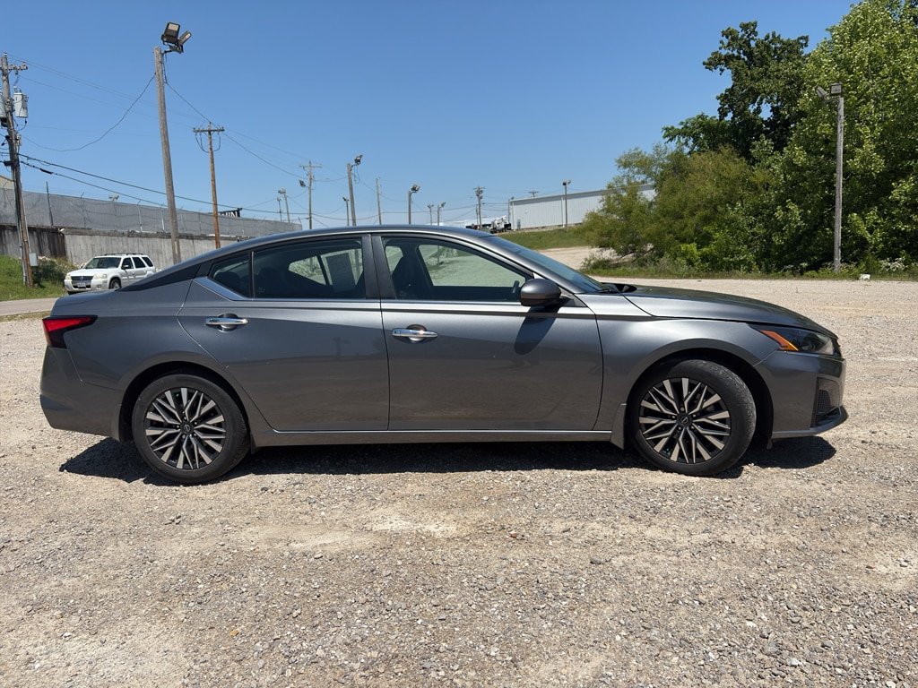 Used 2023 Nissan Altima 2.5 SV