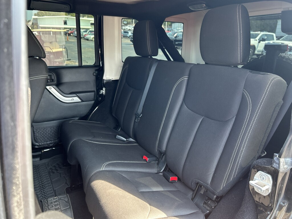 2017 Jeep Wrangler Unlimited Sahara - Photo 16