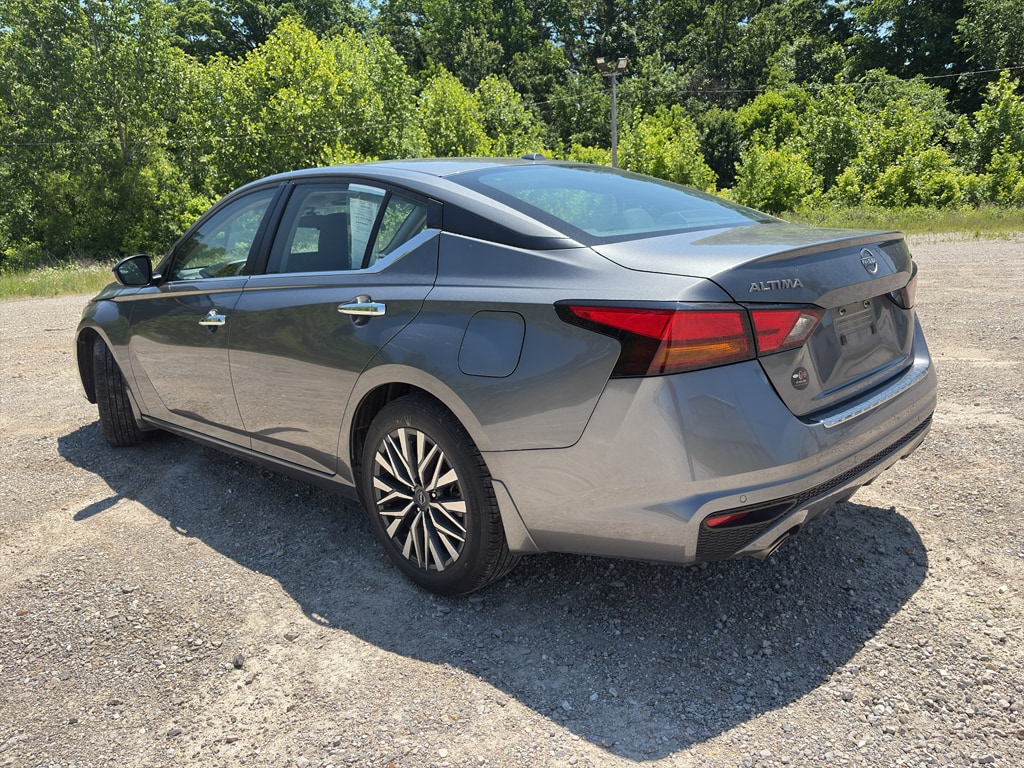 Used 2023 Nissan Altima 2.5 SV