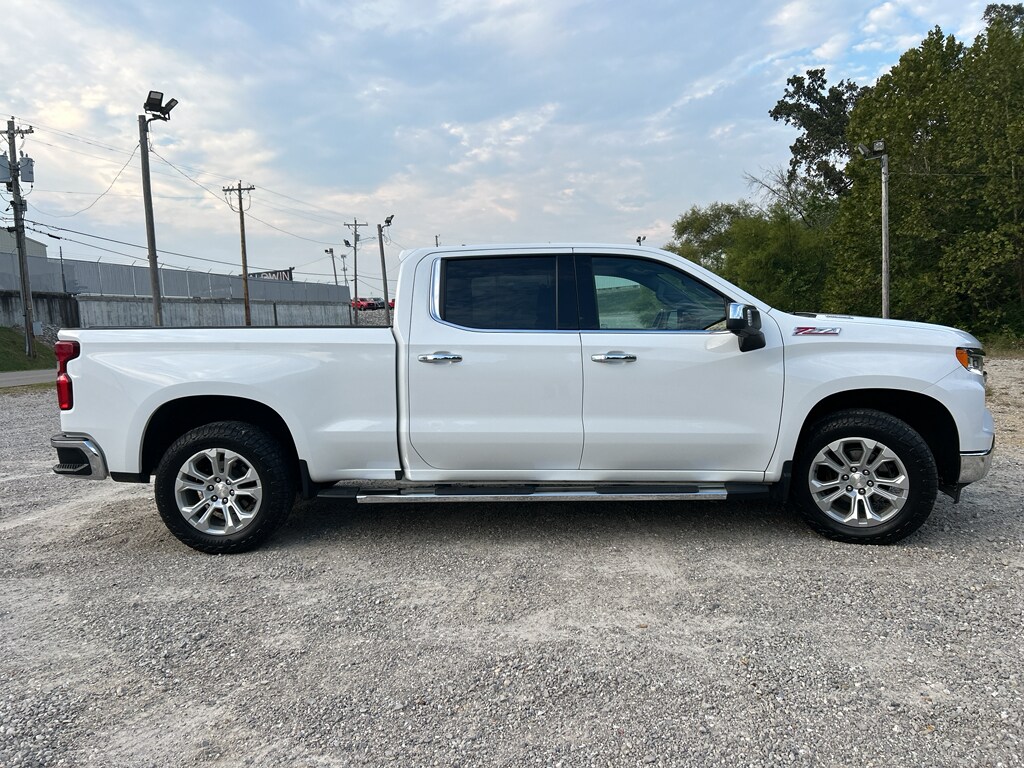 2022 Chevrolet Silverado 1500 LTZ photo 2