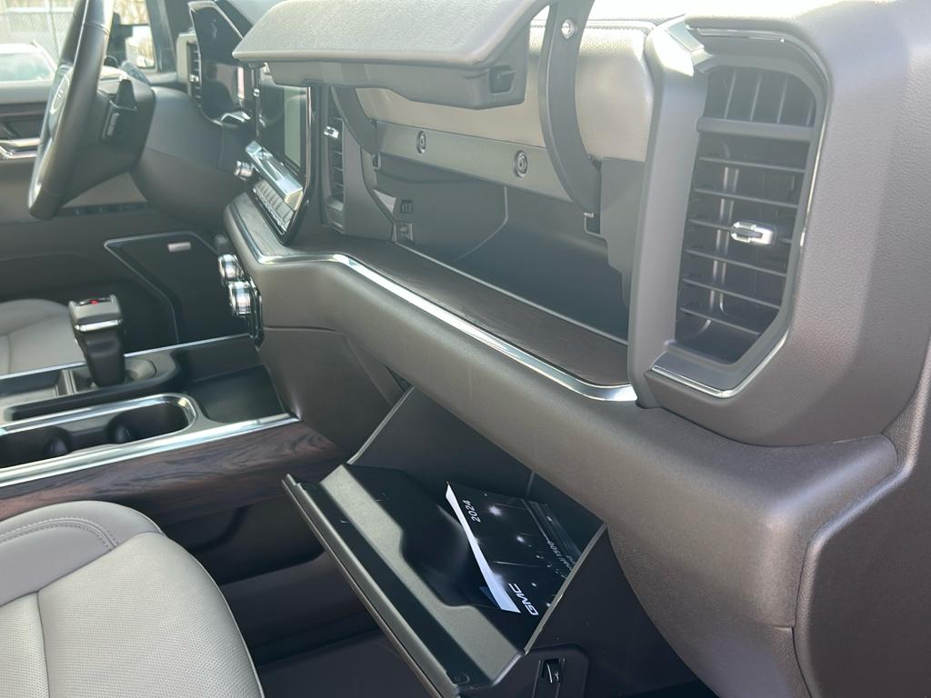 2024 GMC Sierra 1500 SLT - Photo 28
