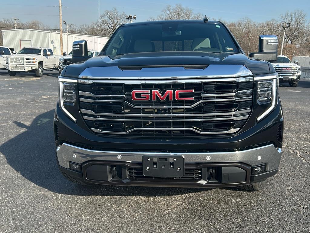 2024 GMC Sierra 1500 SLT - Photo 11