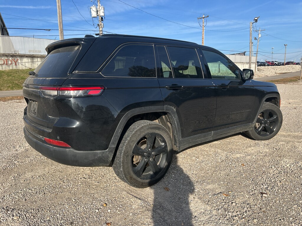 2023 Jeep Grand Cherokee Altitude photo 2