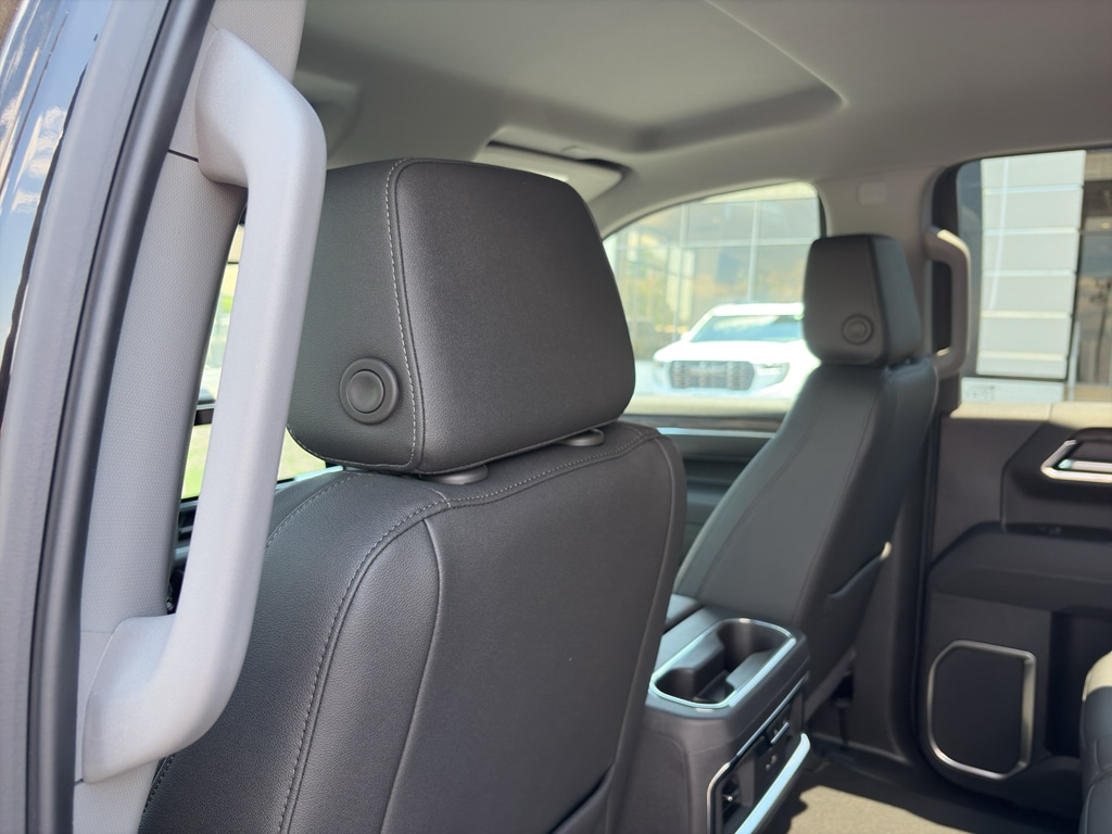 2026 GMC Sierra 1500 SLT - Photo 18