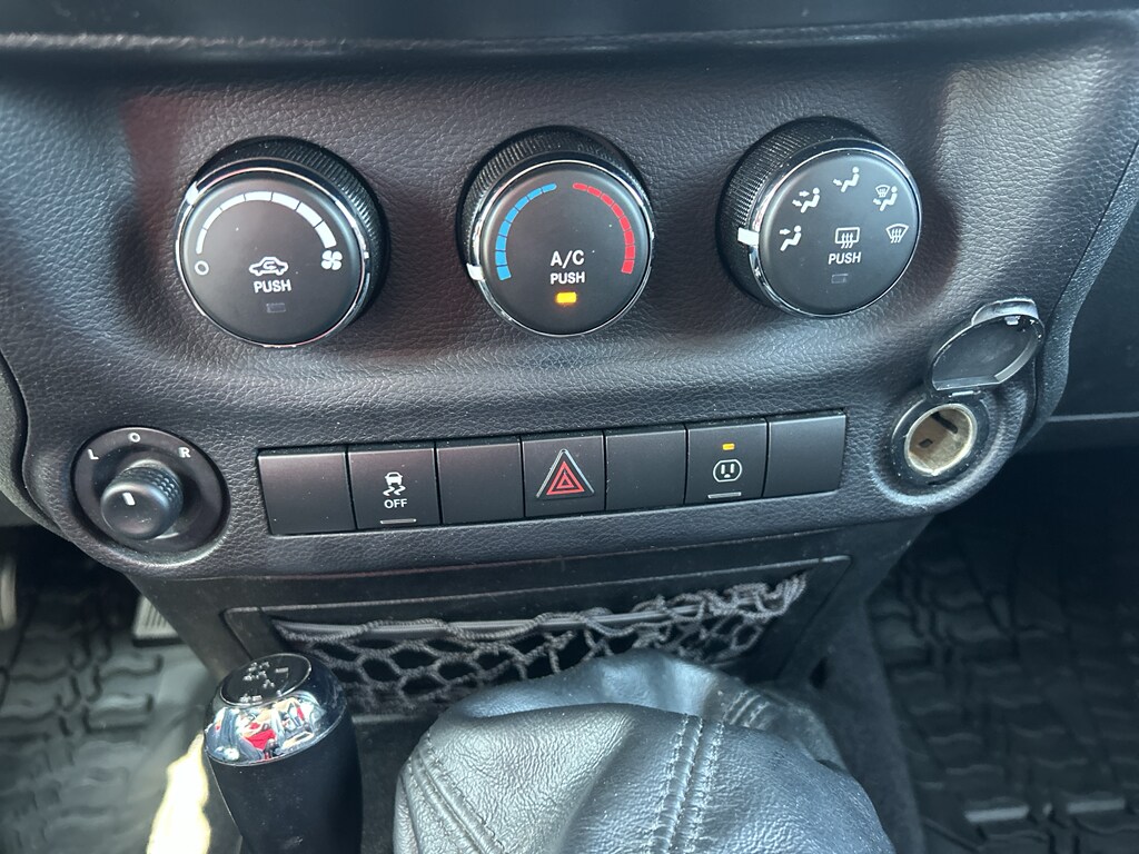 2017 Jeep Wrangler Unlimited Sahara - Photo 29