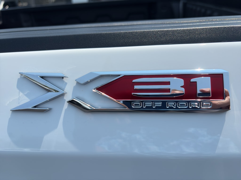 2026 GMC Sierra 1500 SLT - Photo 6