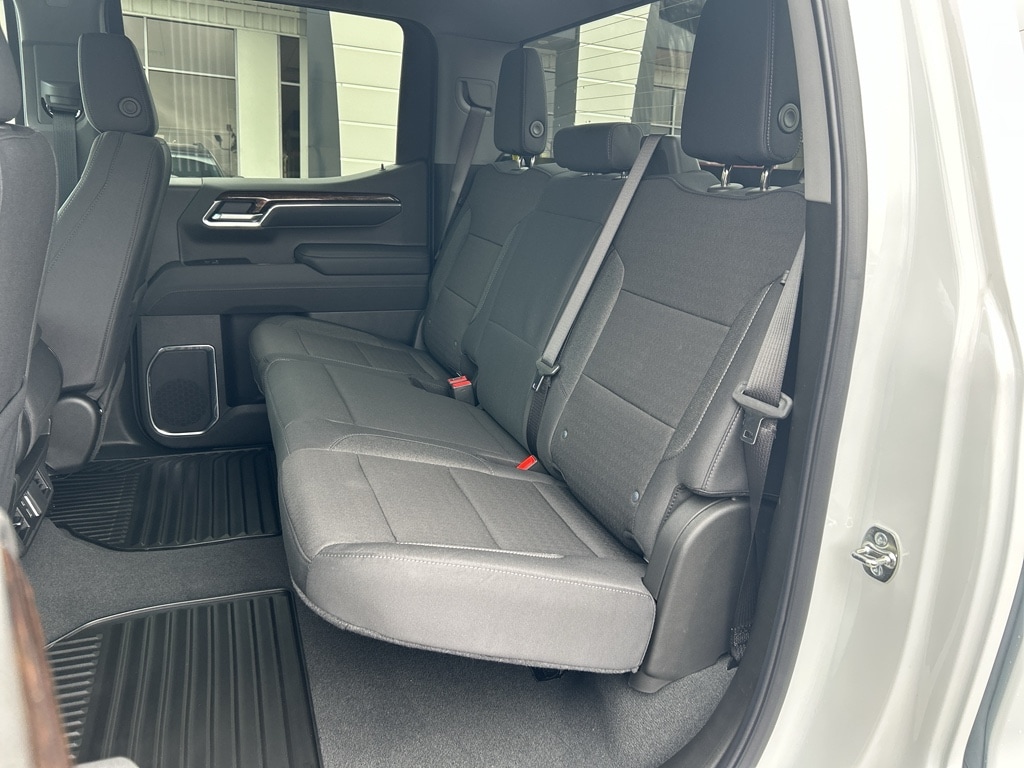 2026 GMC Sierra 1500 SLE - Photo 18