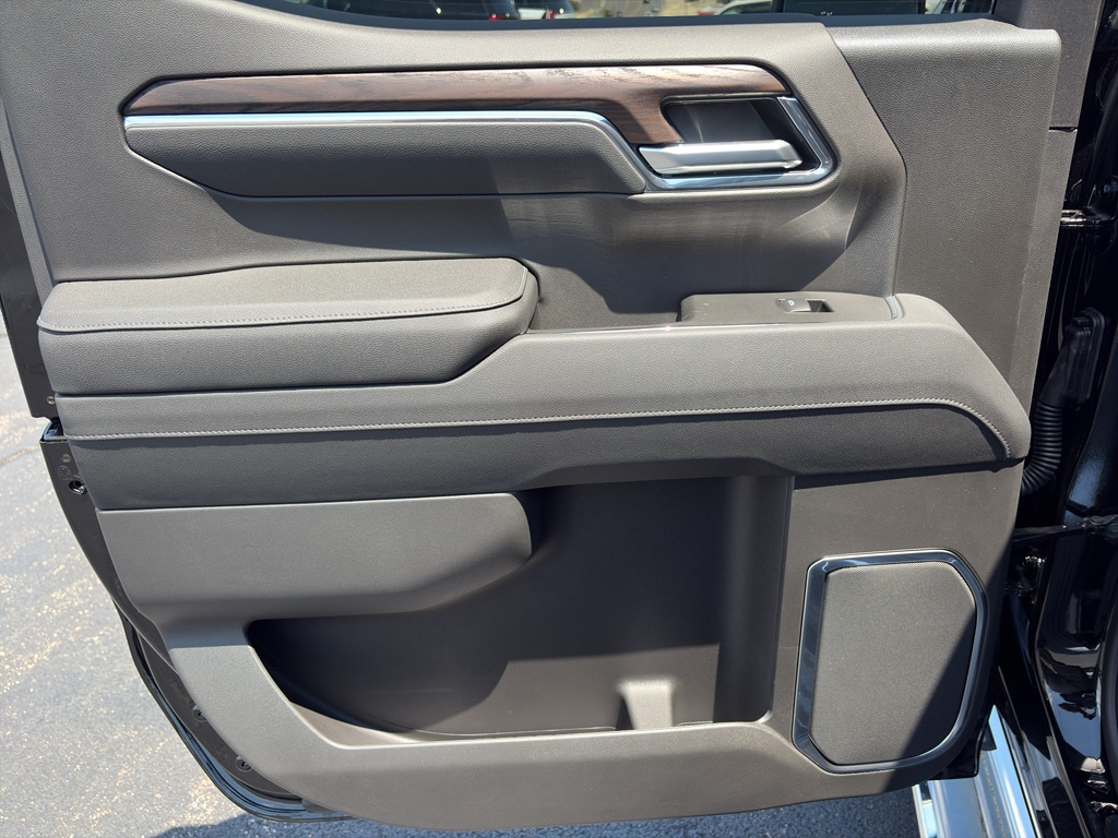 2026 GMC Sierra 1500 SLT - Photo 17