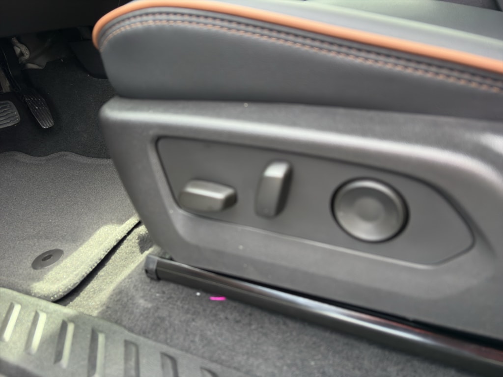 2026 GMC Canyon AT4 - Photo 11