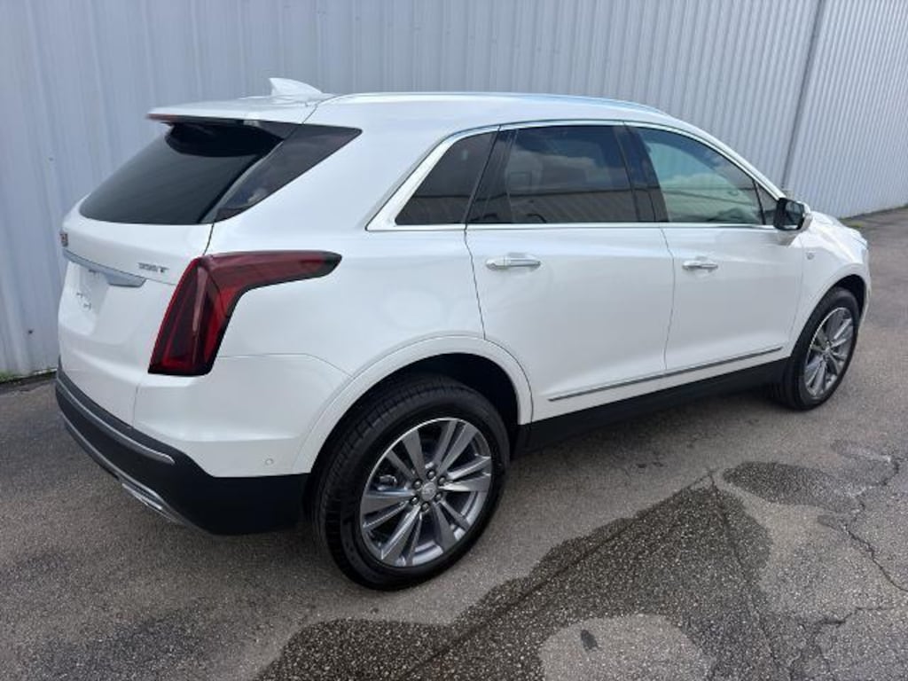 New 2026 CADILLAC XT5 Premium Luxury SUV