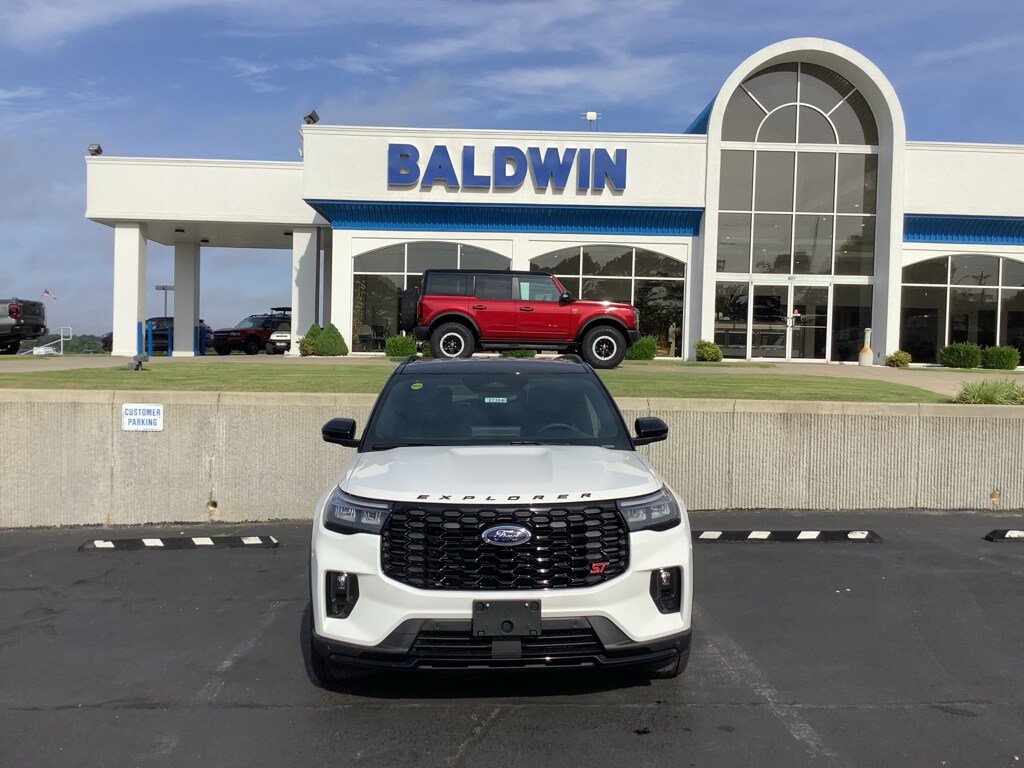 2025 Ford Explorer ST photo 2