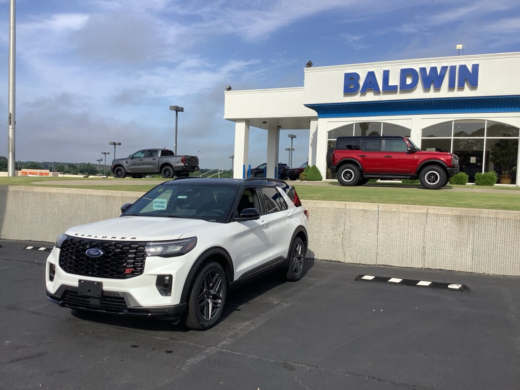 2025 Ford Explorer ST photo 3