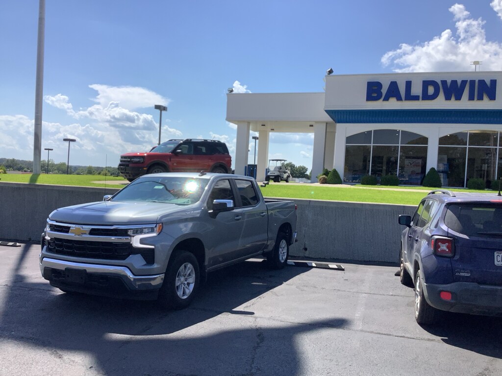 2025 Chevrolet Silverado 1500 LT photo 3