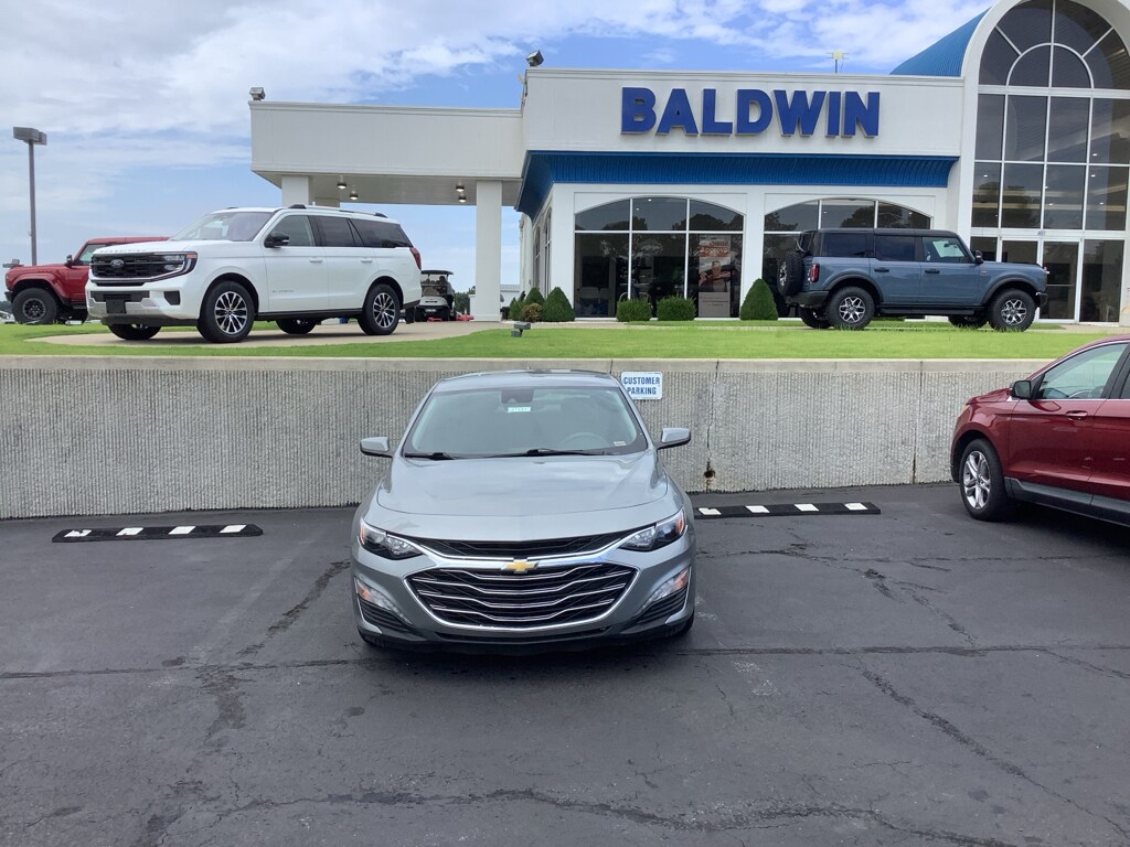 2023 Chevrolet Malibu 1LT photo 2
