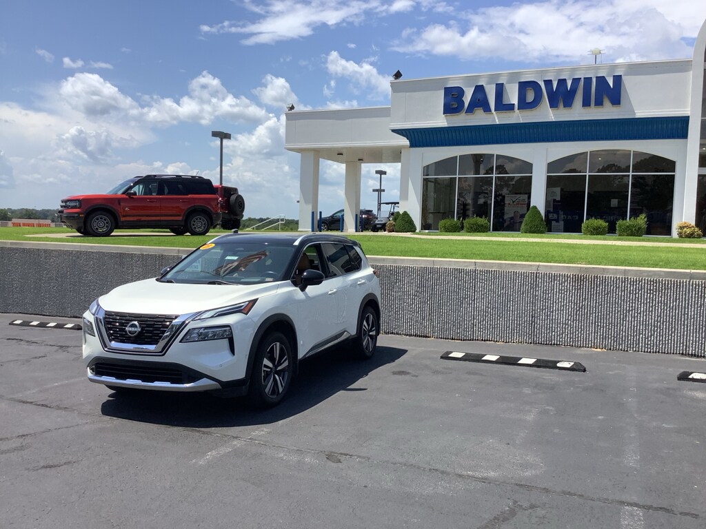 2023 Nissan Rogue Platinum photo 3