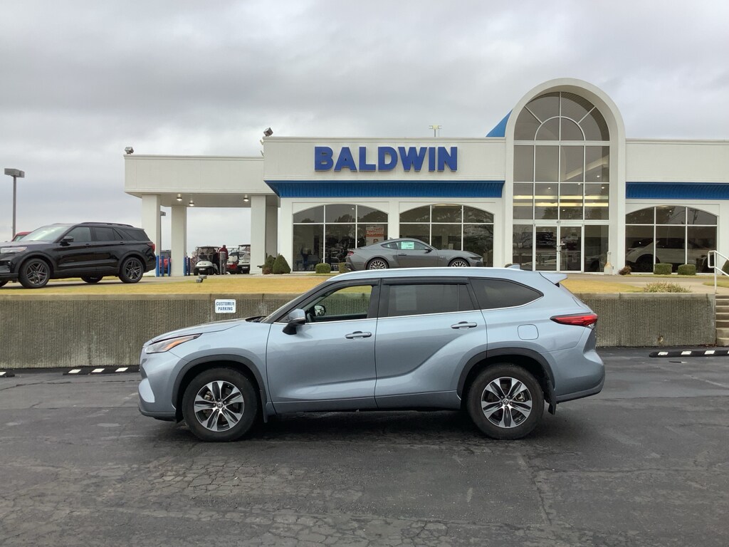 2021 Toyota Highlander XLE Sport photo 4