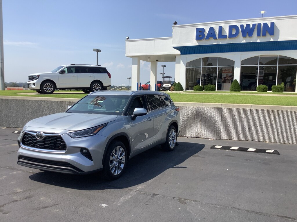 2023 Toyota Highlander Limited photo 3