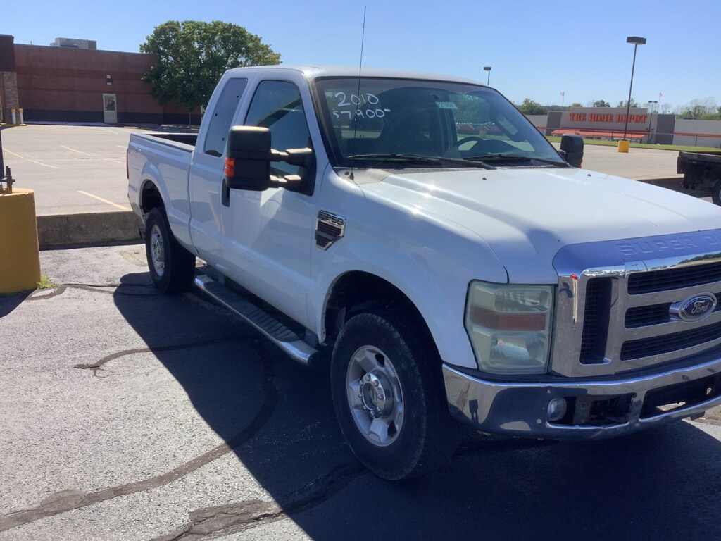 2010 Ford F-250 XLT photo 2