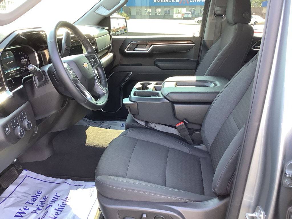 2025 Chevrolet Silverado 1500 LT - Photo 10
