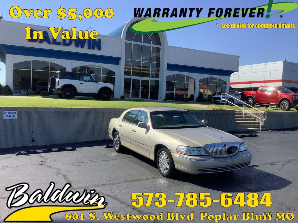 Used 2009 Lincoln Town Car Signature Limited with VIN 2LNHM82V49X605986 for sale in Poplar Bluff, MO