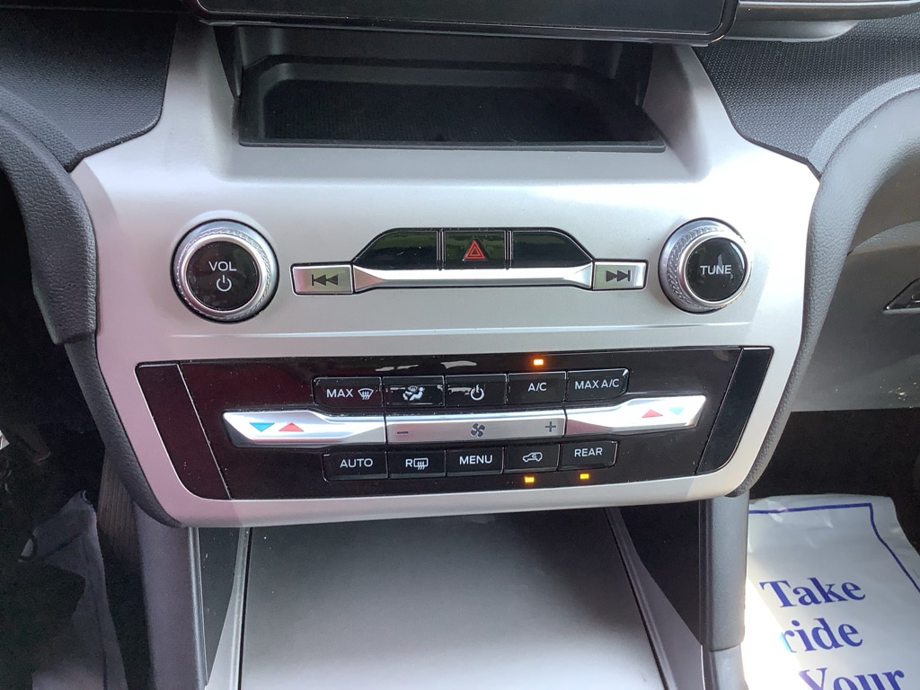 2023 Ford Explorer XLT - Photo 18
