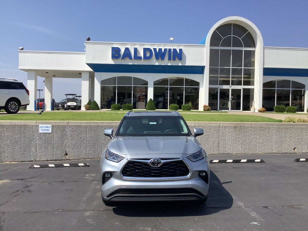 2023 Toyota Highlander Limited photo 2