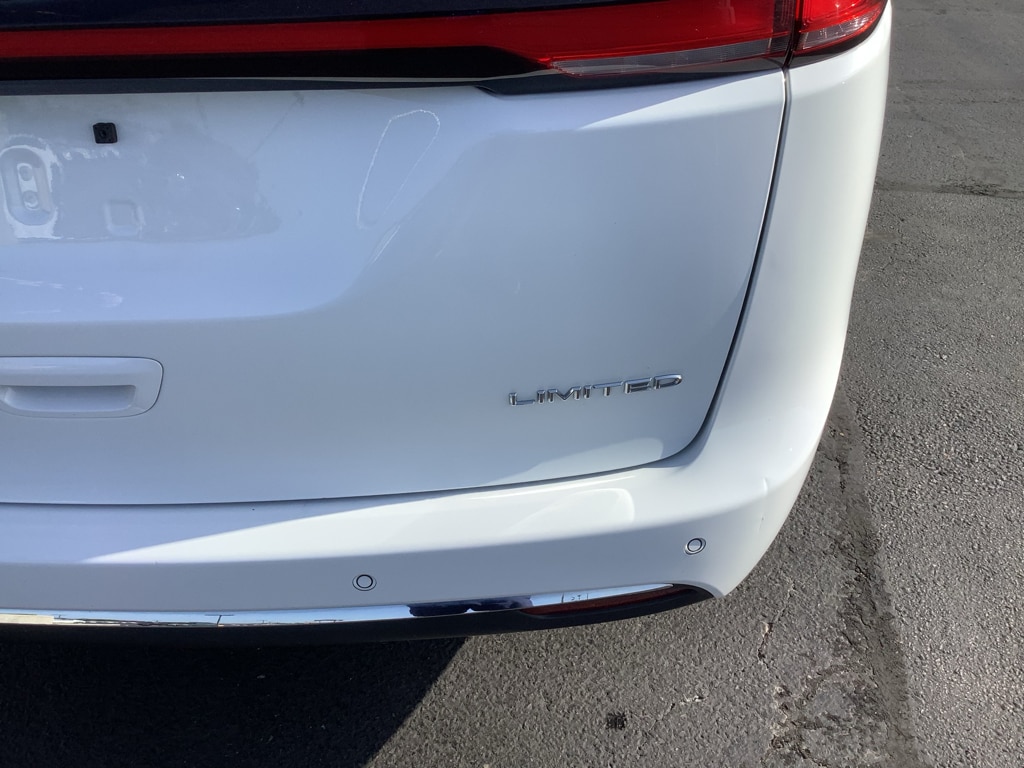 2023 Chrysler Pacifica Limited - Photo 10