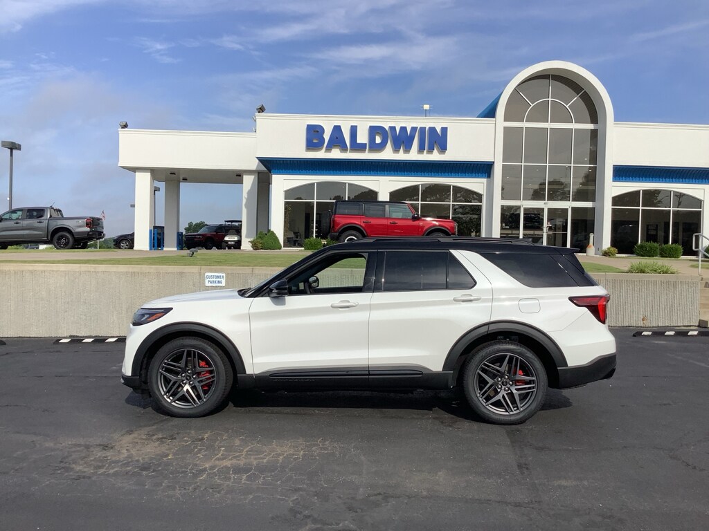 2025 Ford Explorer ST photo 4