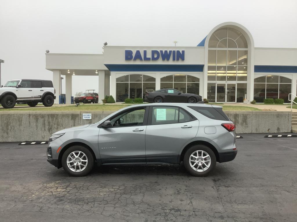 2023 Chevrolet Equinox LS photo 3