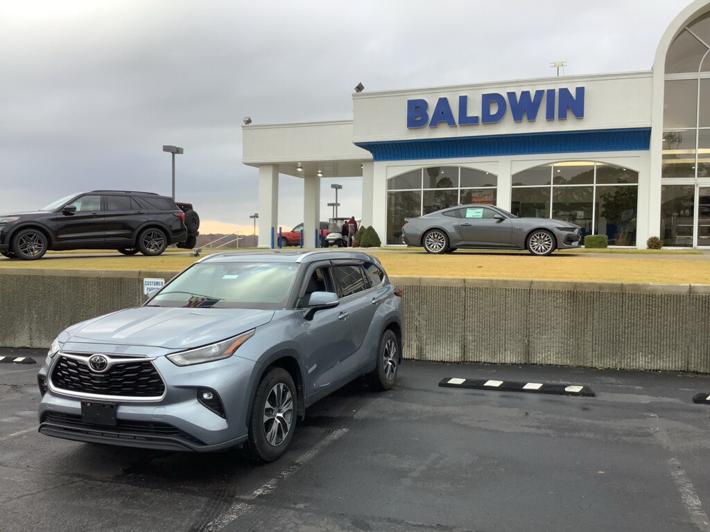 2021 Toyota Highlander XLE Sport photo 3