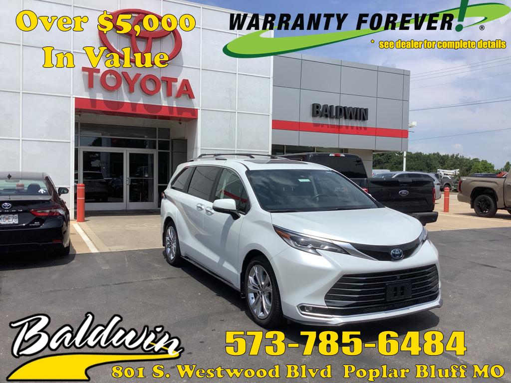2022 Toyota Sienna Platinum 7-Passenger Hybrid FWD's photo