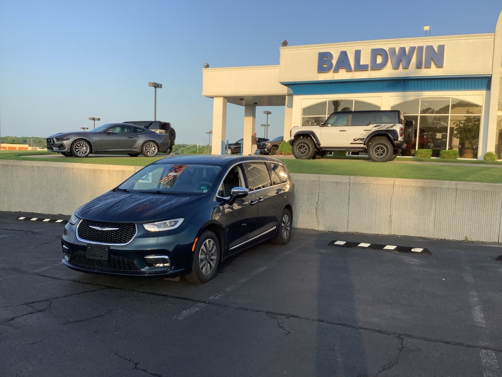 Used 2023 Chrysler Pacifica Hybrid Limited with VIN 2C4RC1S73PR632327 for sale in Poplar Bluff, MO
