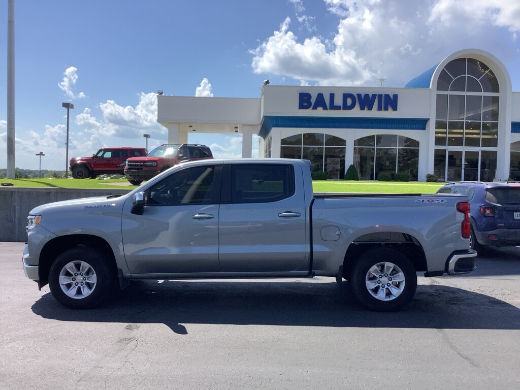 2025 Chevrolet Silverado 1500 LT photo 4