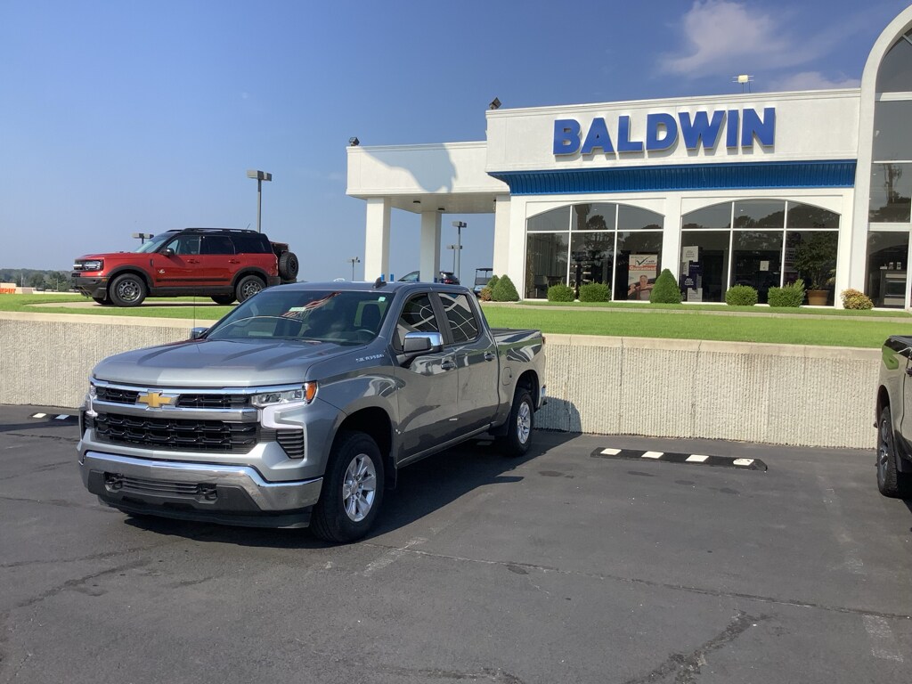 2025 Chevrolet Silverado 1500 LT photo 3