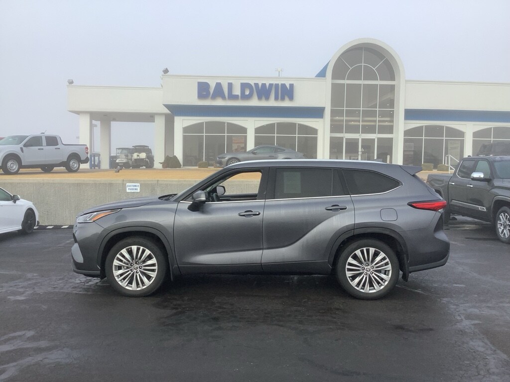 Used 2023 Toyota Highlander Platinum Sport Utility