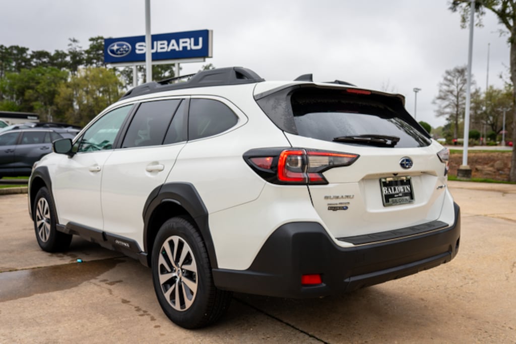 Used 2025 Subaru Outback Premium SUV