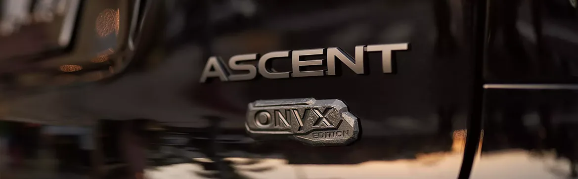 Ascent and Onyx badging on the tailgate of a dark Subaru Ascent