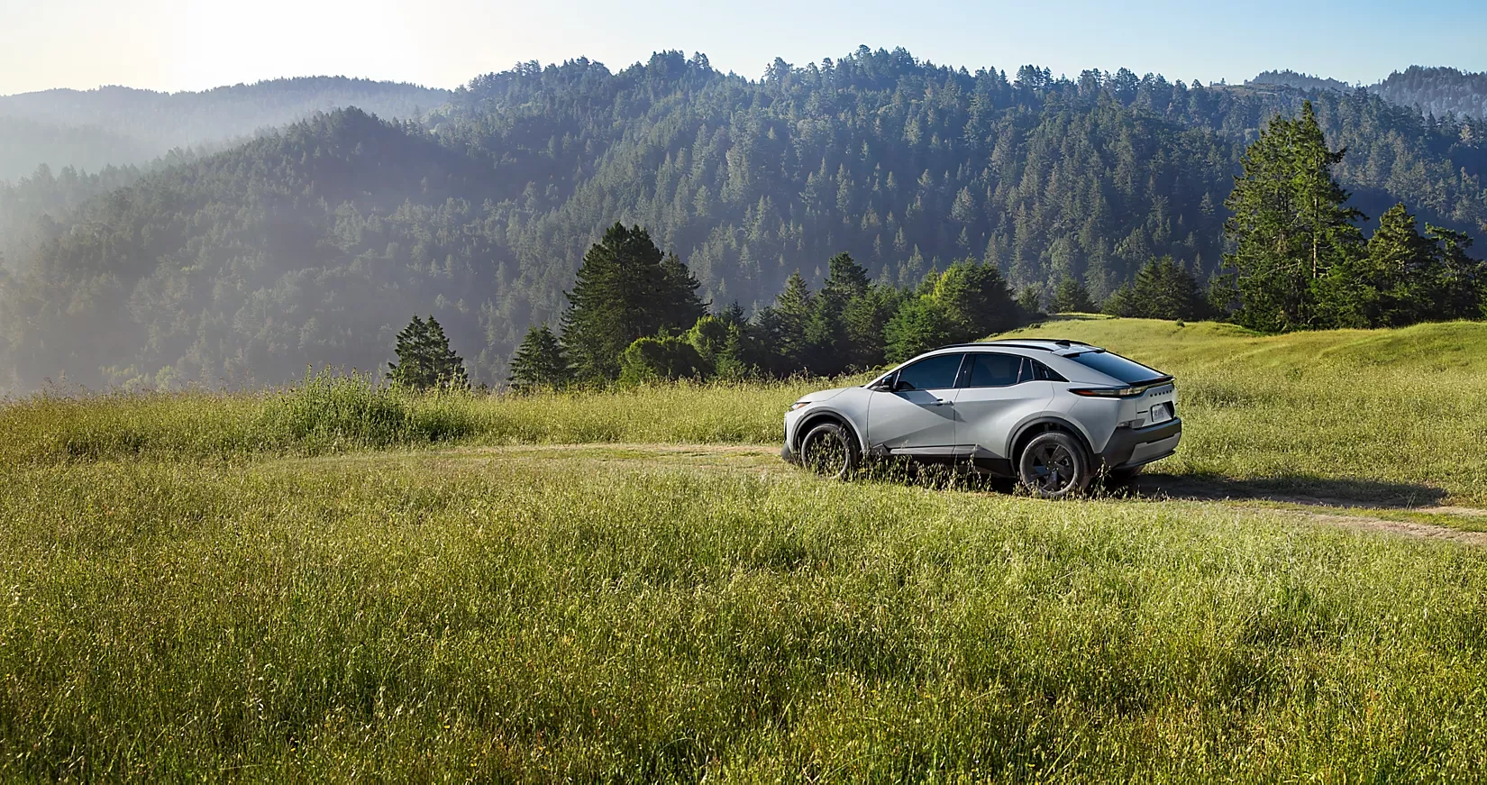 A 2026 Subaru Uncharted parked beside a mountain lake