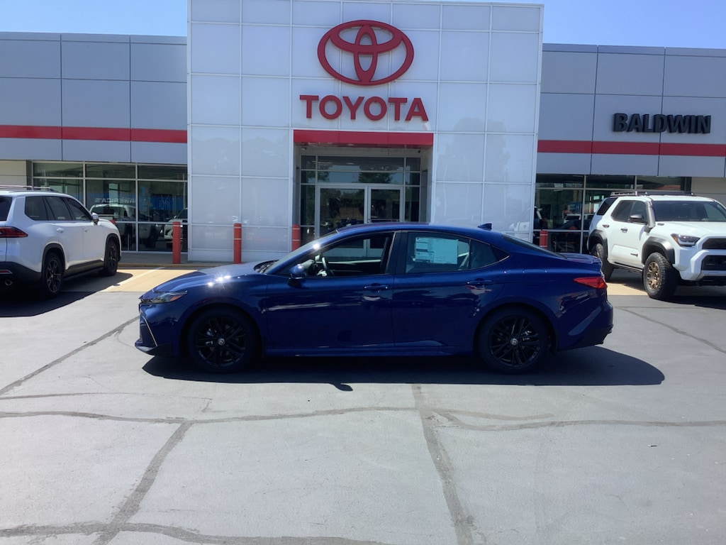 New 2026 Toyota Camry Hybrid SE Sedan