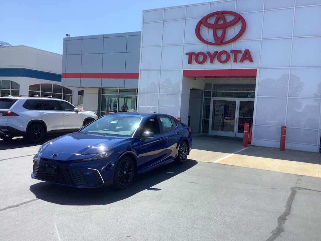 New 2026 Toyota Camry Hybrid SE Sedan