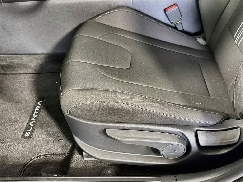 2026 Hyundai Elantra SEL Sport - Photo 15